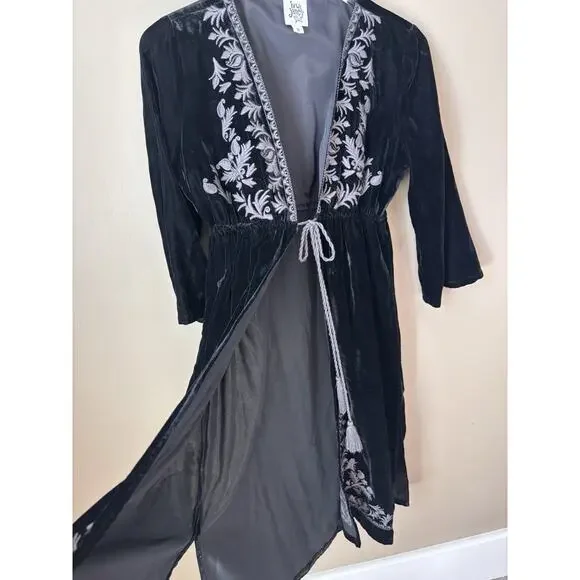 Black Velvet Duster Kimono S Embroidered Floral Boho Whimsigoth Festival Witchy - Picture 1 of 7